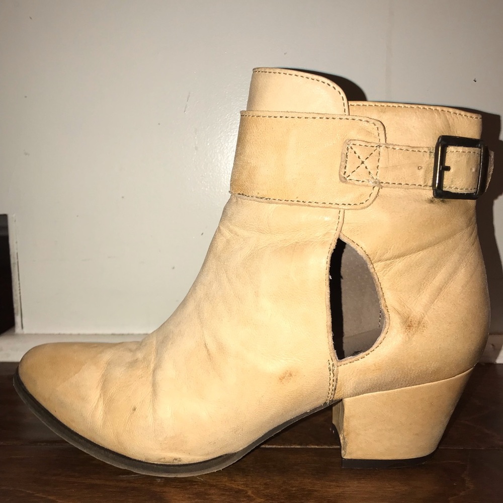 Free People boots size 7.5